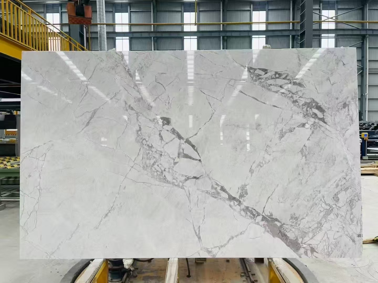 Calacatta White Quartzite for Luxury Countertops, Flooring & Hotel Interiors
